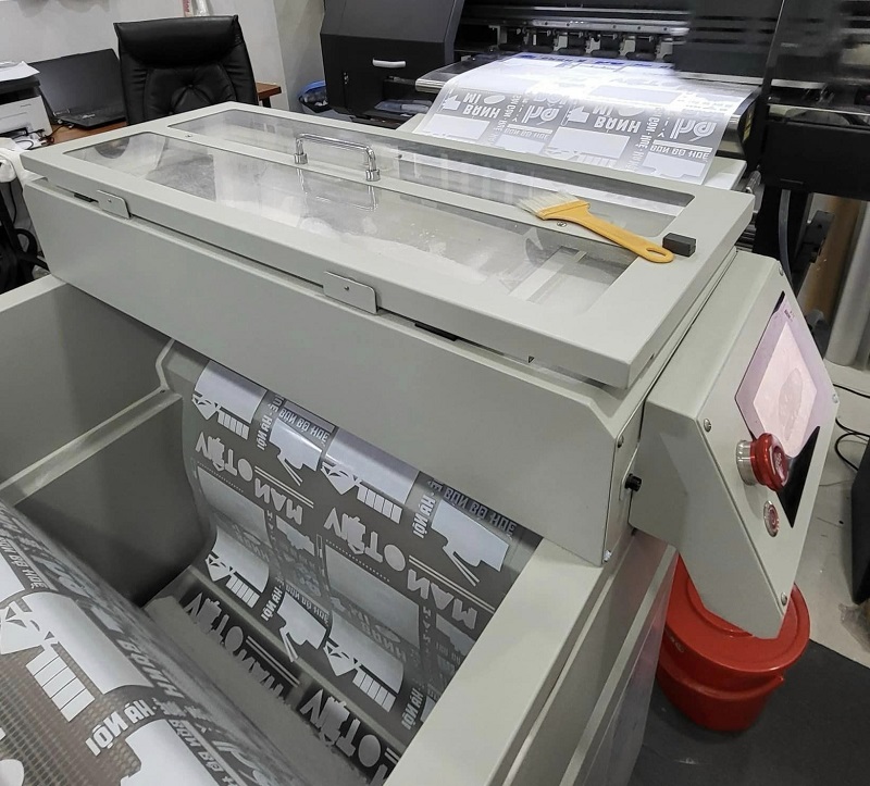 Máy móc in ấn áo thun sự kiện hiện đại