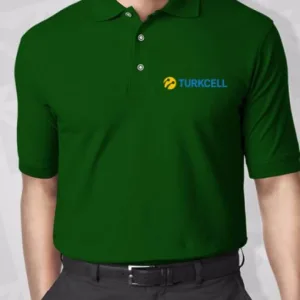 Áo thun đồng phục có cổ màu xanh lá cây